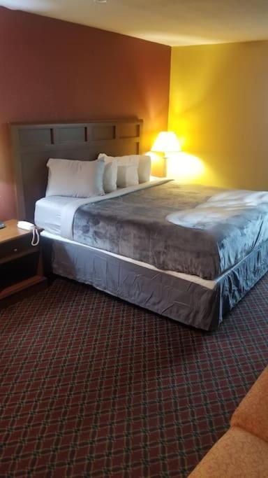 Hotel 2 Queens Hotel Room 228 Wi-Fi Booking Stillwater Exterior photo